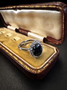 Anello  con  Zaffiro  e  Diamanti 